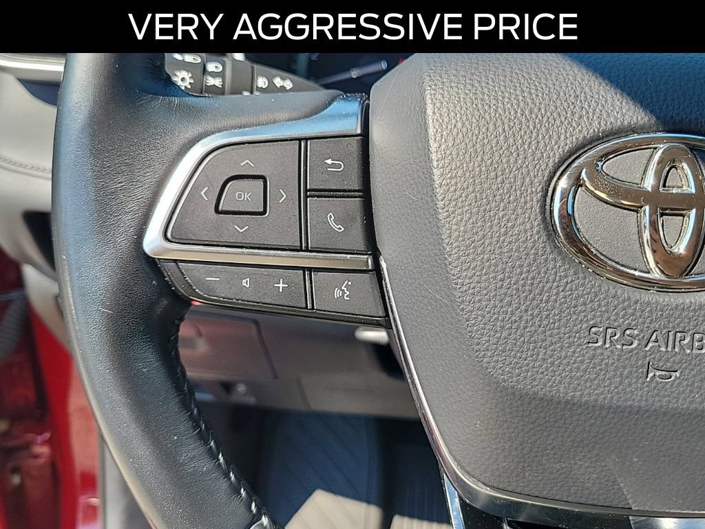 Used 2021 Toyota Highlander XLE AWD/4WD image 24