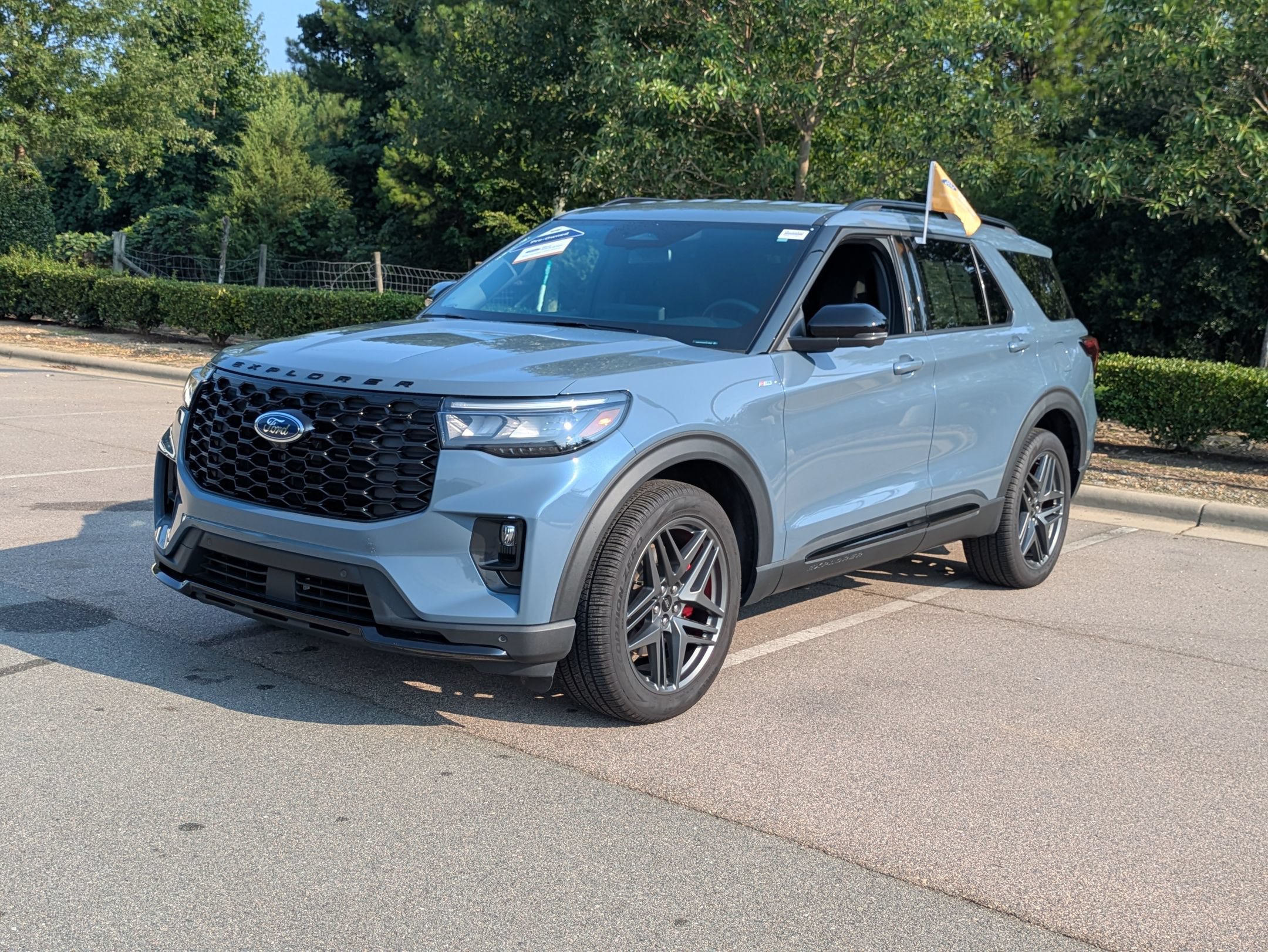 Certified 2025 Ford Explorer ST-Line w/ Premium Package AWD/4WD image 8