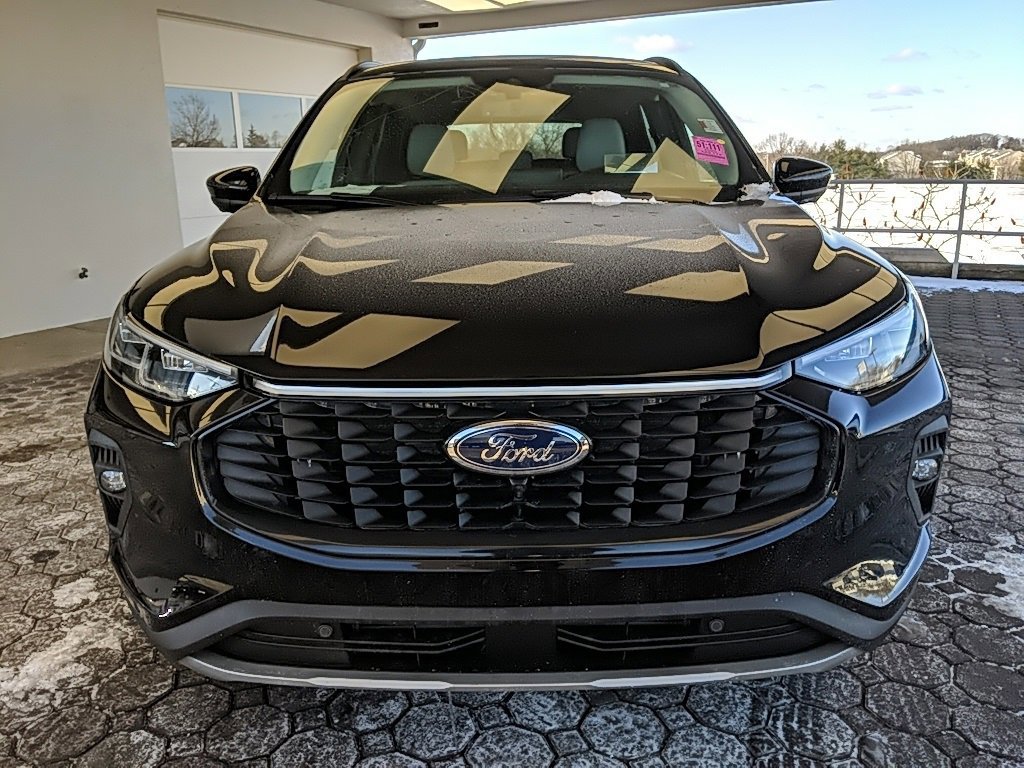 Certified 2025 Ford Escape Platinum w/ Premium Technology Package image 8