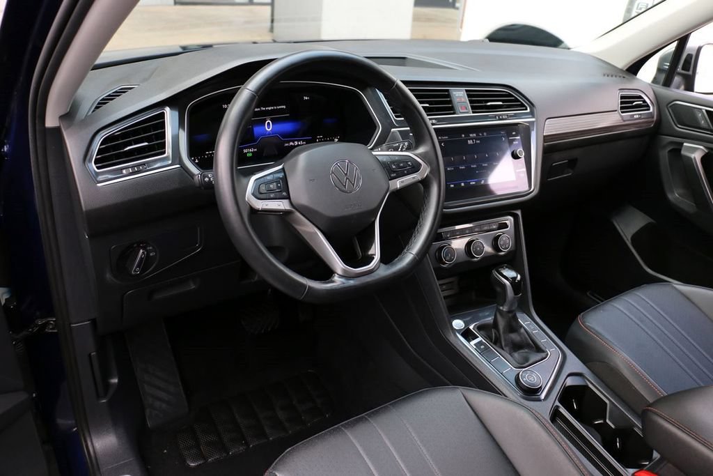 Used 2024 Volkswagen Tiguan SE AWD/4WD image 17