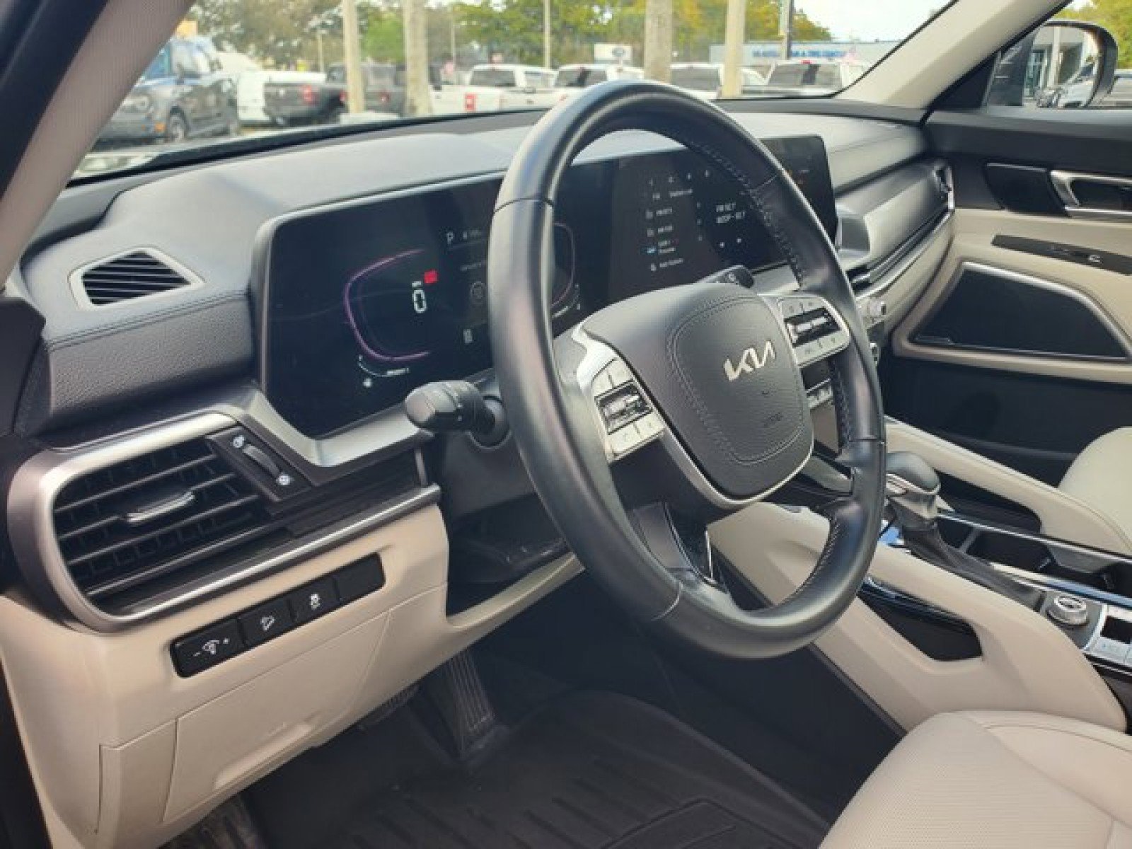 Used 2024 Kia Telluride S w/ S Sunroof Package image 9