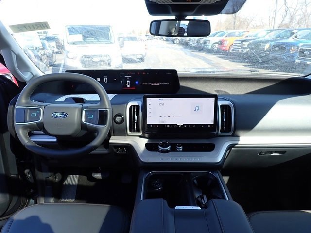 Certified 2025 Ford Expedition Active image 21