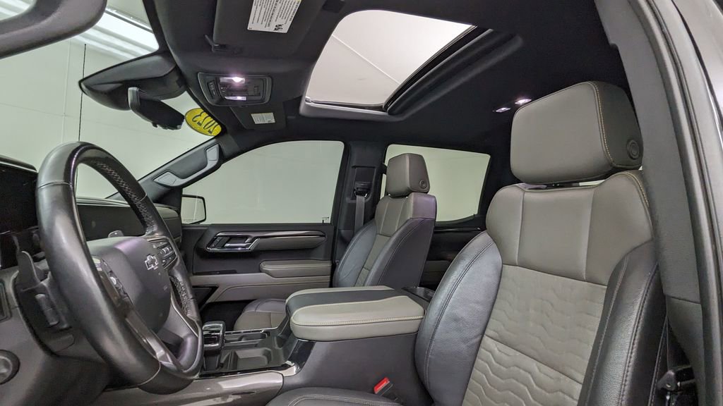 Used 2023 Chevrolet Silverado 1500 ZR2 w/ Technology Package AWD/4WD image 3