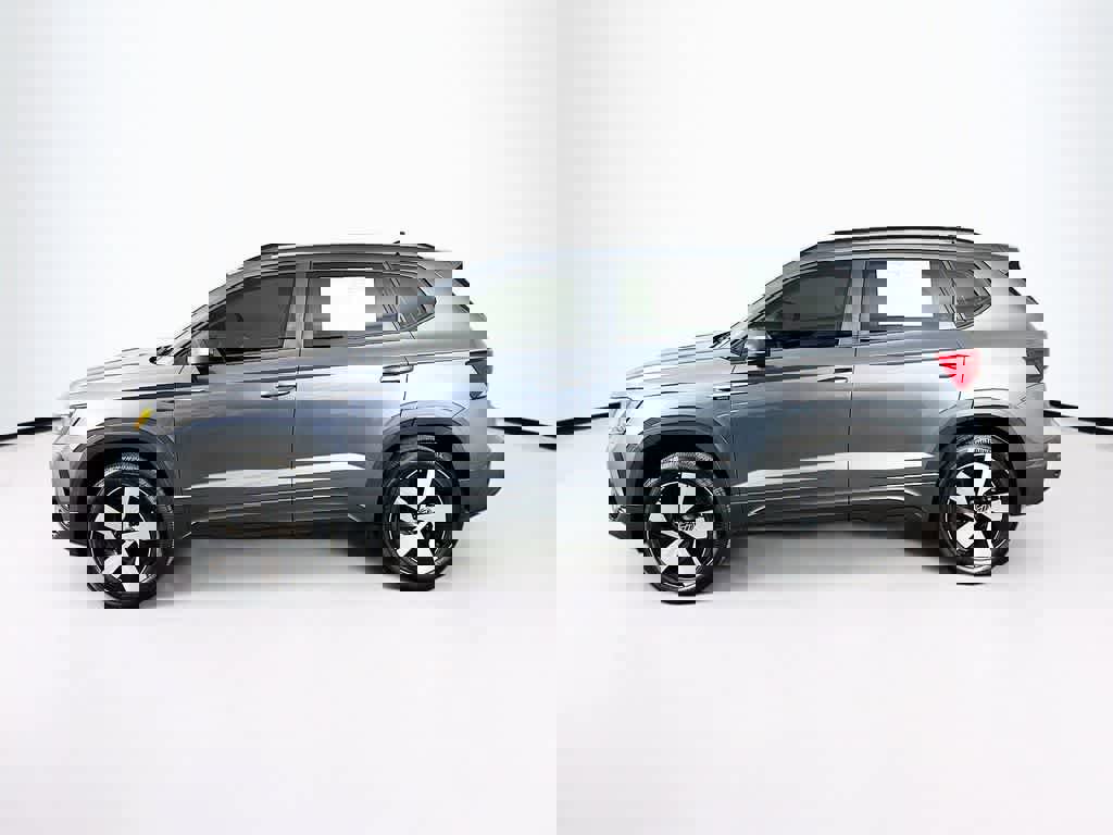 Used 2024 Volkswagen Taos S image 2