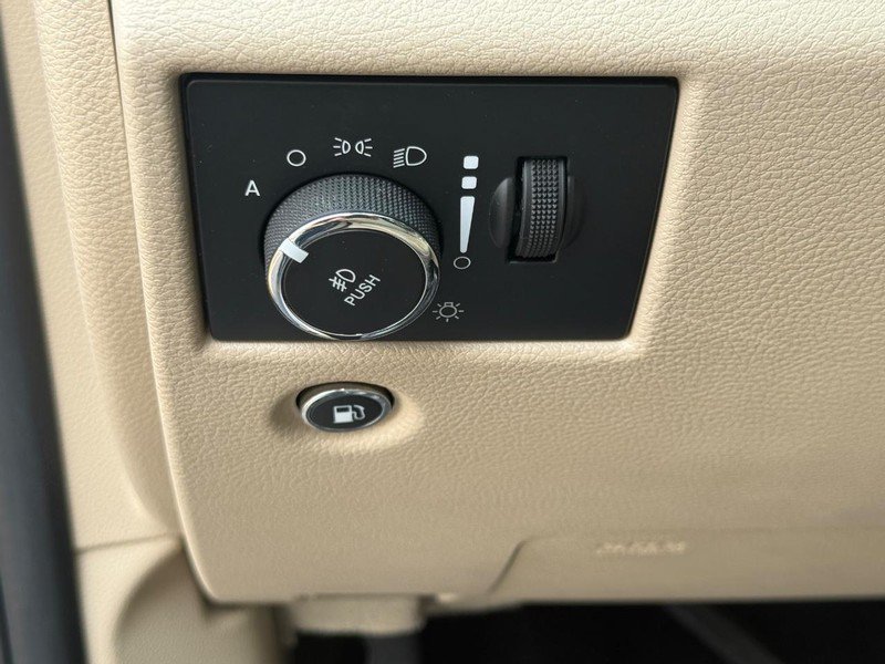 Used 2017 Jeep Grand Cherokee Limited w/ Luxury Group II AWD/4WD image 29