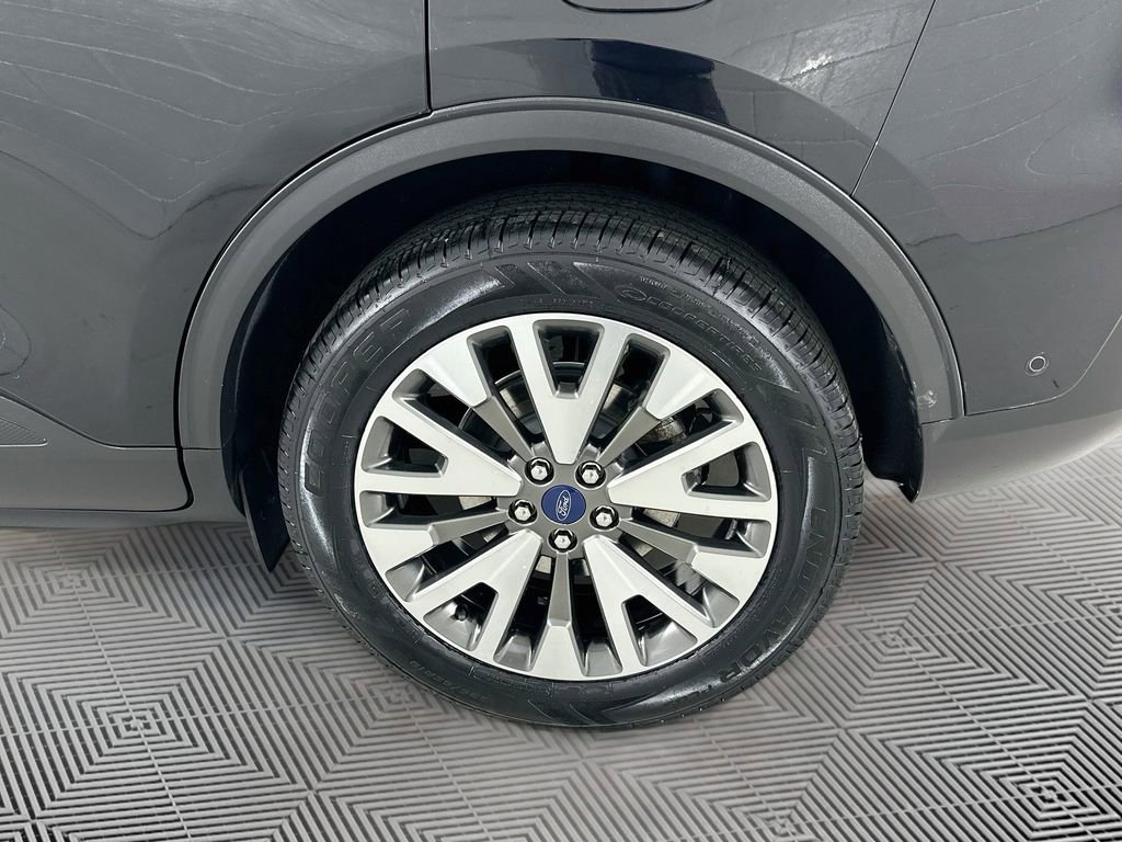 Certified 2020 Ford Escape Titanium w/ Titanium Premium Package 2.0 AWD/4WD image 29