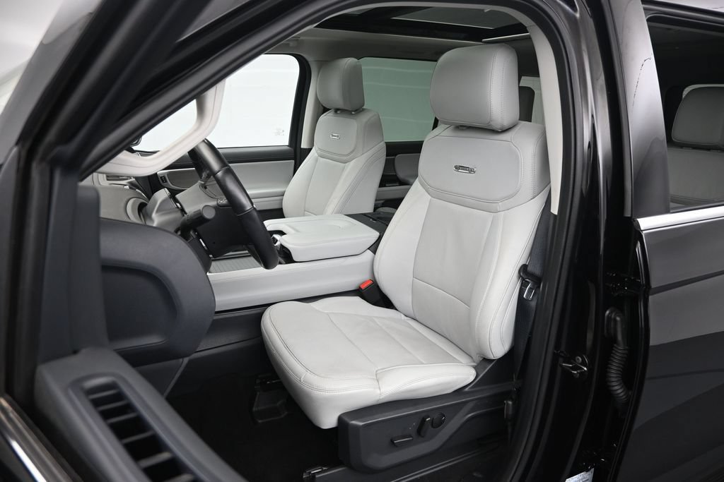 Certified 2025 Ford Expedition Max Platinum w/ Driver's Package AWD/4WD image 19