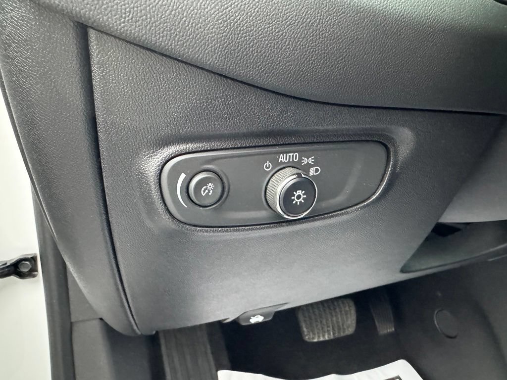 Used 2018 Chevrolet Equinox LT w/ Sun & Infotainment Package AWD/4WD image 14
