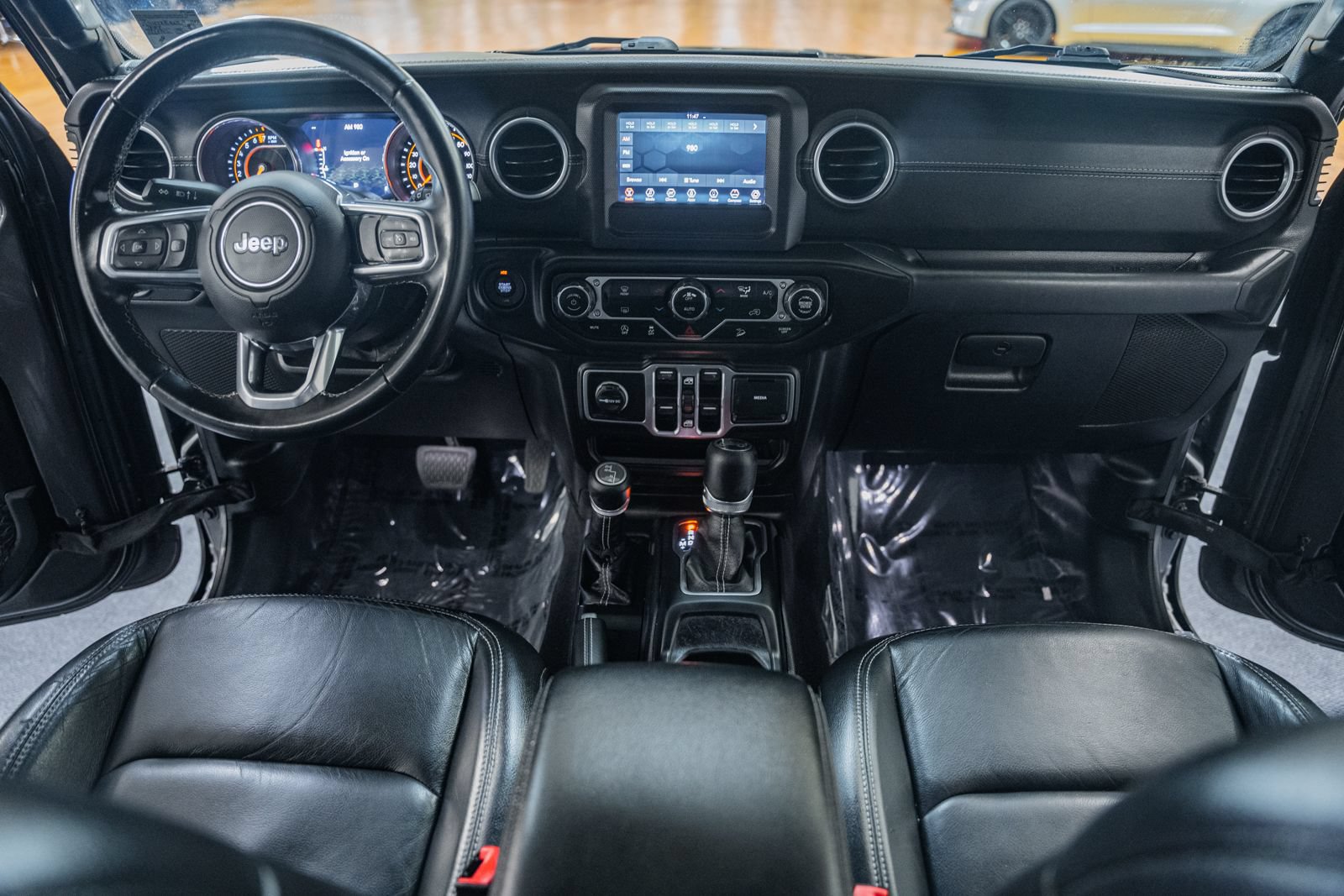 Used 2018 Jeep Wrangler Unlimited Sahara AWD/4WD image 27