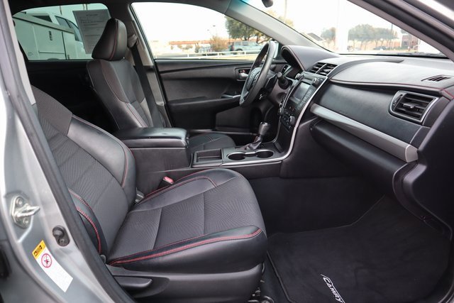 Used 2017 Toyota Camry SE image 17