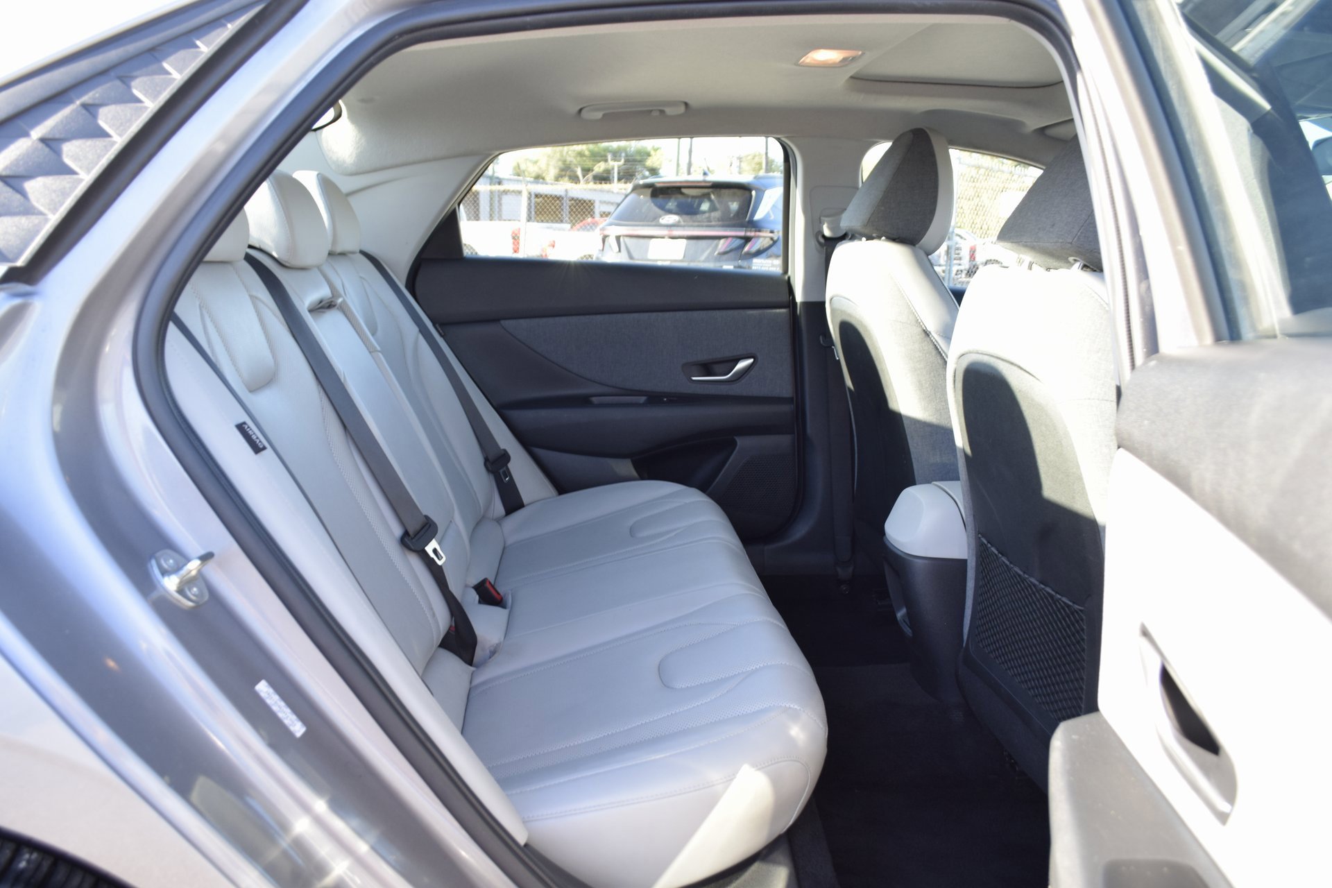 Used 2024 Hyundai Elantra Limited image 23