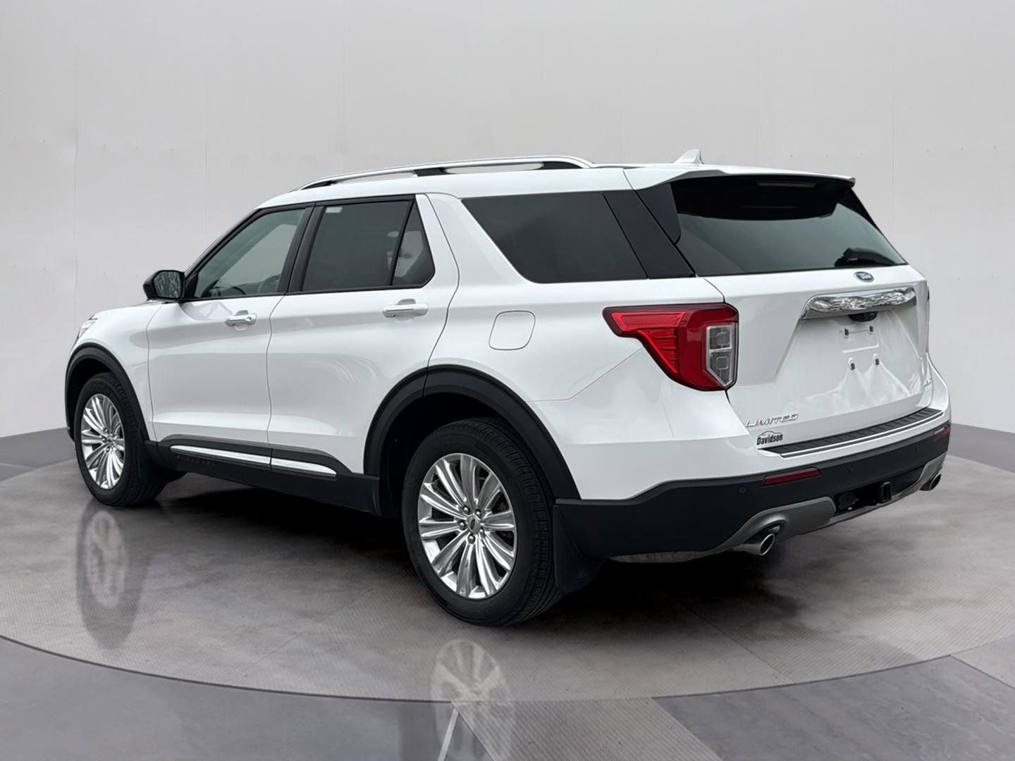 Certified 2023 Ford Explorer Limited w/ Class IV Trailer Tow Package image 3