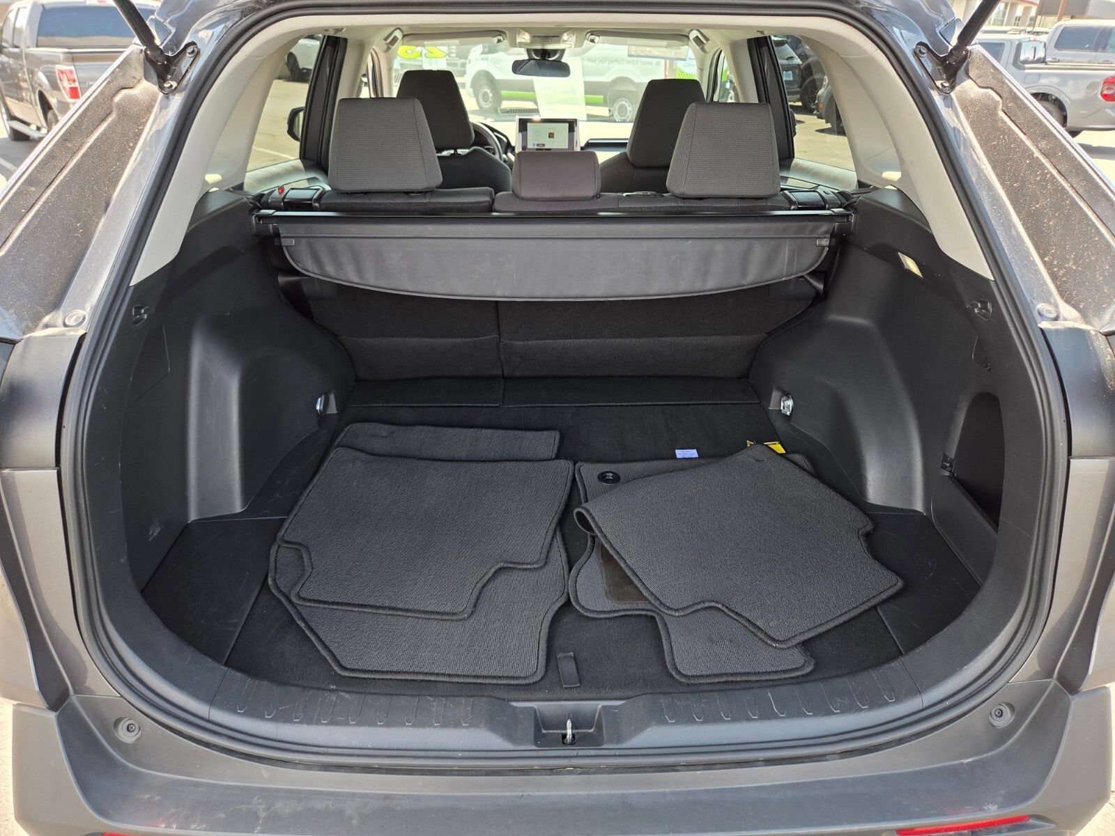 Used 2025 Toyota RAV4 XLE FWD image 13