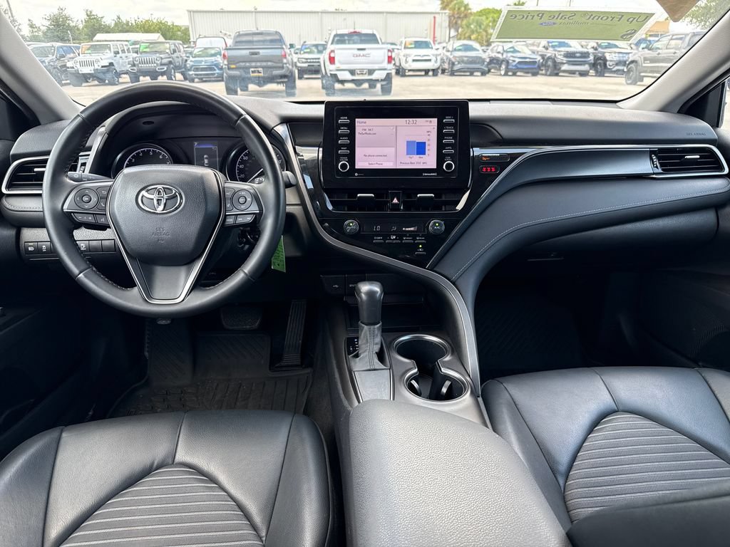 Used 2021 Toyota Camry SE FWD image 5