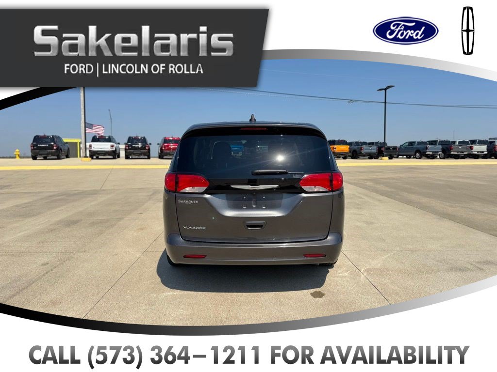 Used 2023 Chrysler Voyager LX FWD image 6