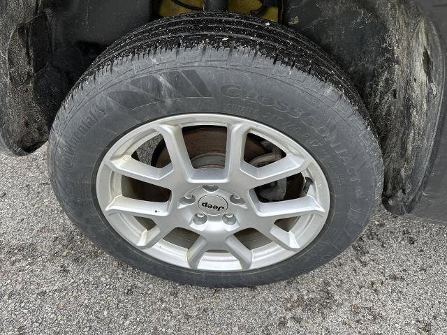 Used 2023 Jeep Renegade Latitude AWD/4WD image 9