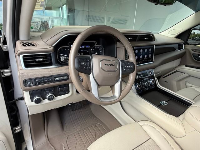 Used 2021 GMC Yukon XL Denali w/ Denali Premium Package RWD image 10