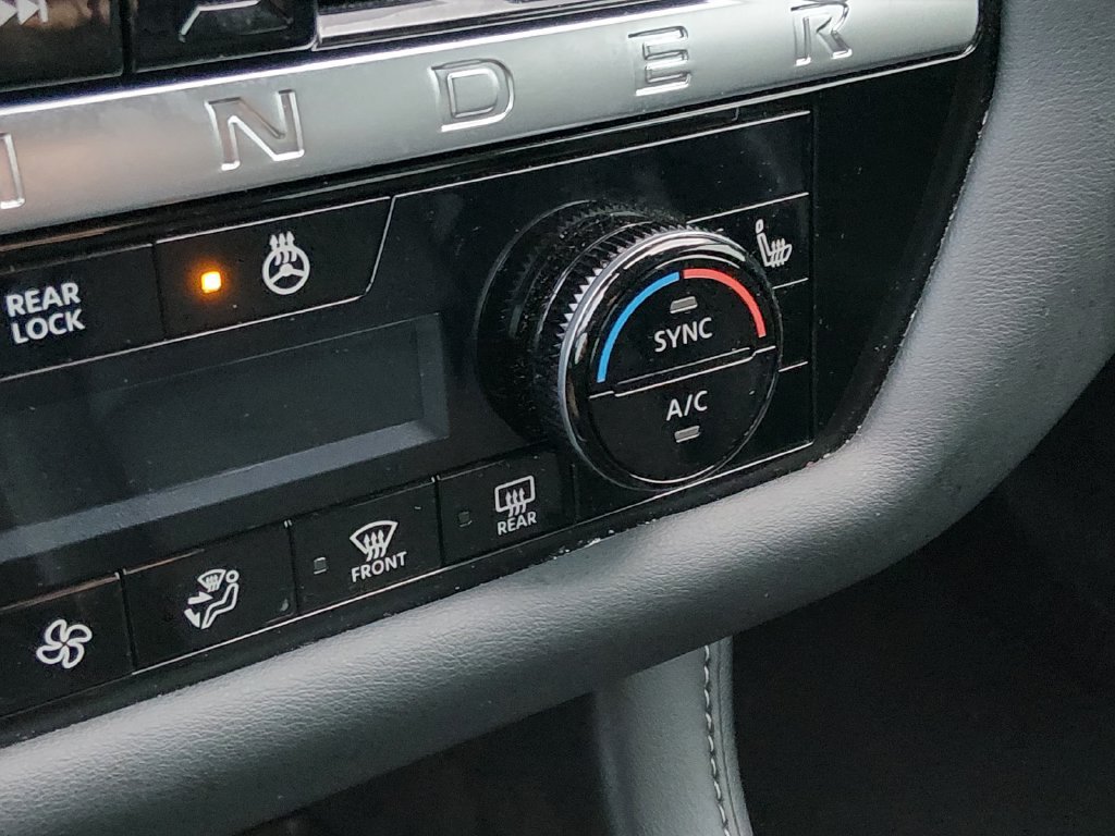 Used 2026 Nissan Pathfinder SL w/ SL Premium Package FWD image 23