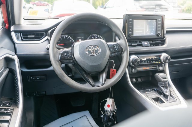 Used 2019 Toyota RAV4 LE AWD/4WD image 12