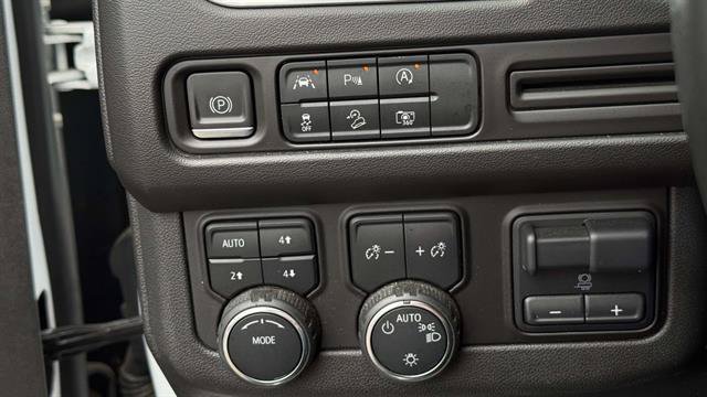 Used 2024 Chevrolet Tahoe Z71 w/ Luxury Package AWD/4WD image 12