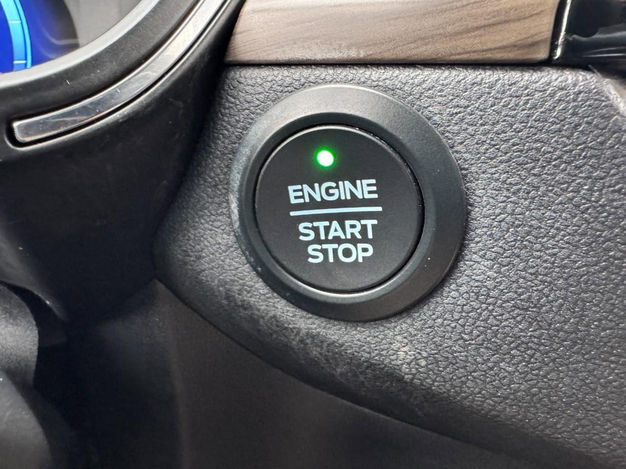 Certified 2020 Ford Escape Titanium image 22