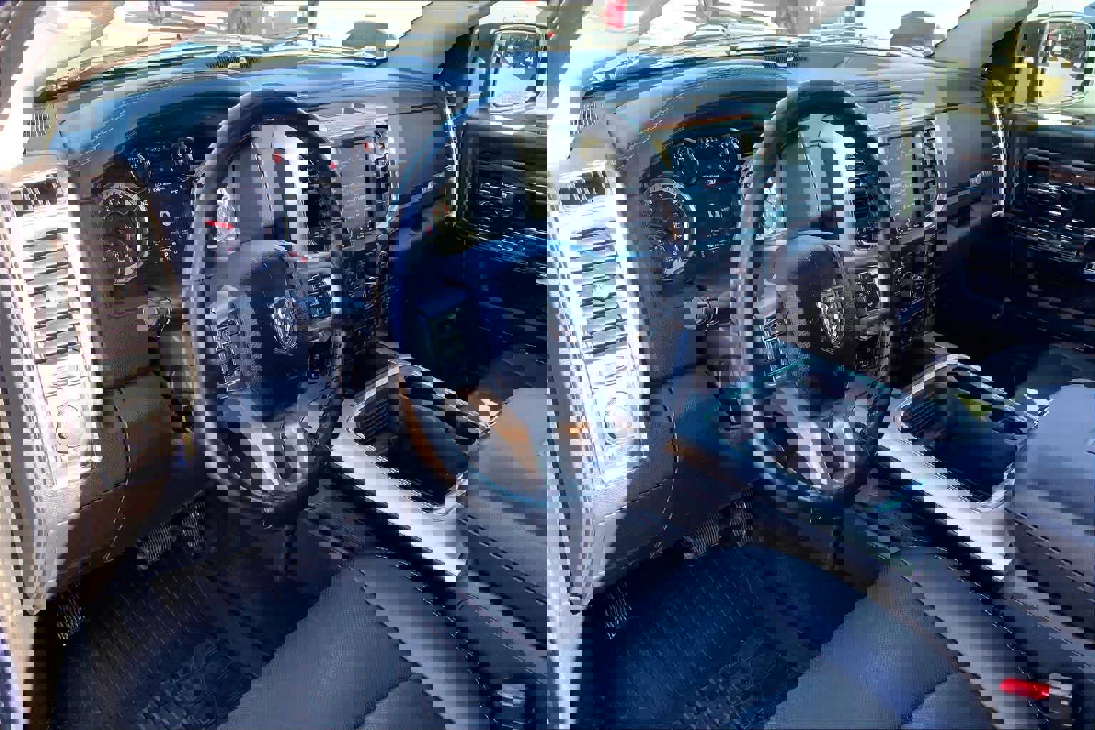 Used 2018 RAM 1500 Laramie w/ Convenience Group image 18