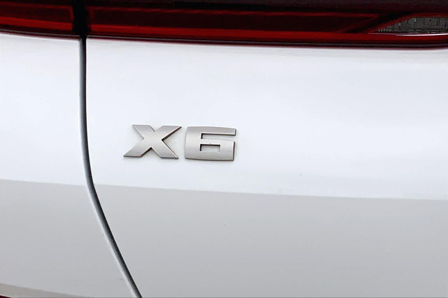 Used 2021 BMW X6 M50i w/ Premium Package AWD/4WD image 10