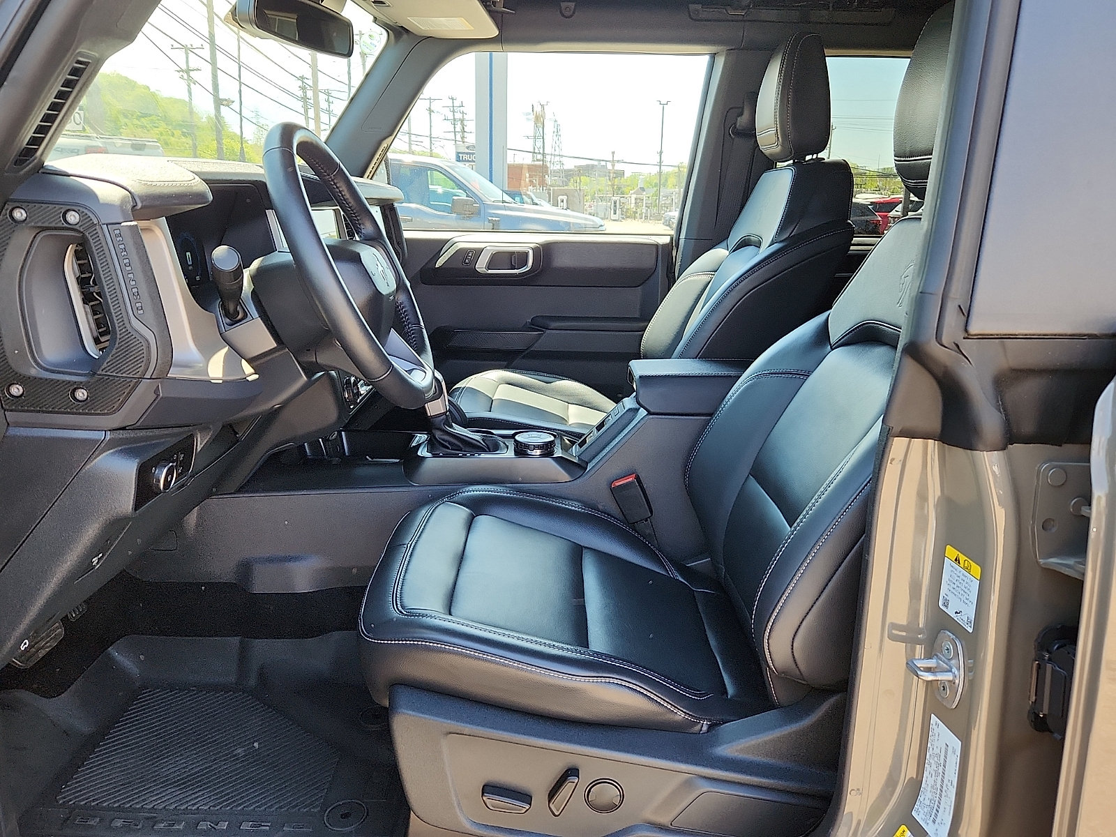 Certified 2025 Ford Bronco Outer Banks w/ Sasquatch Package AWD/4WD image 13