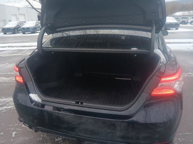 Used 2018 Toyota Camry XSE image 12