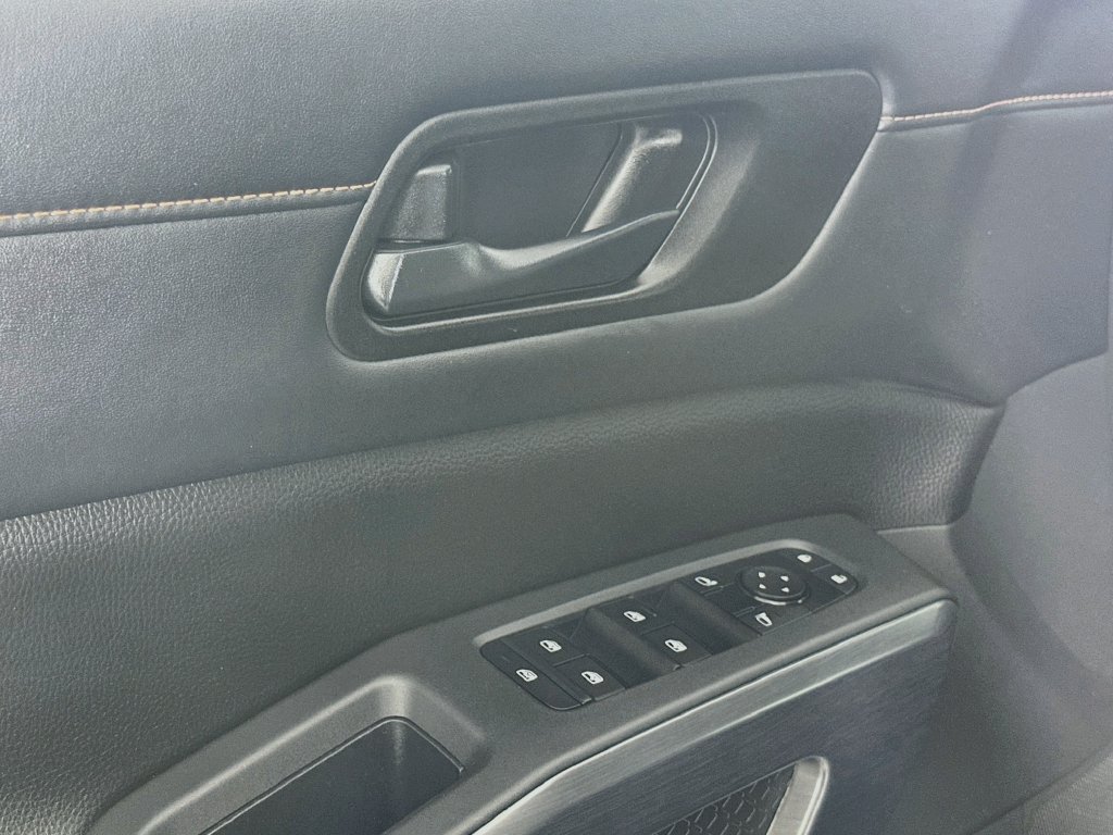 Used 2025 Nissan Pathfinder Rock Creek AWD/4WD image 19