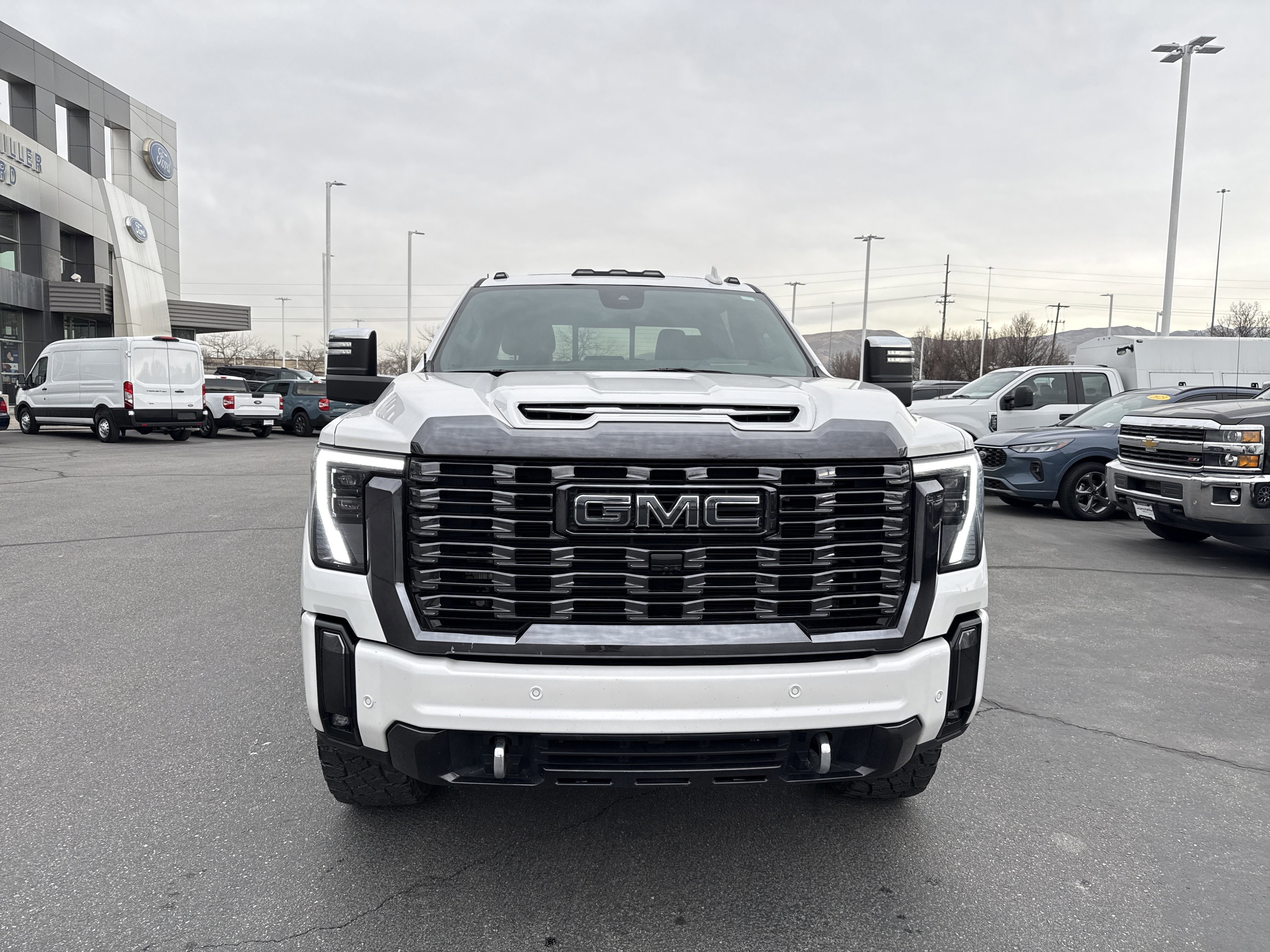 Used 2024 GMC Sierra 2500 Denali Ultimate image 9