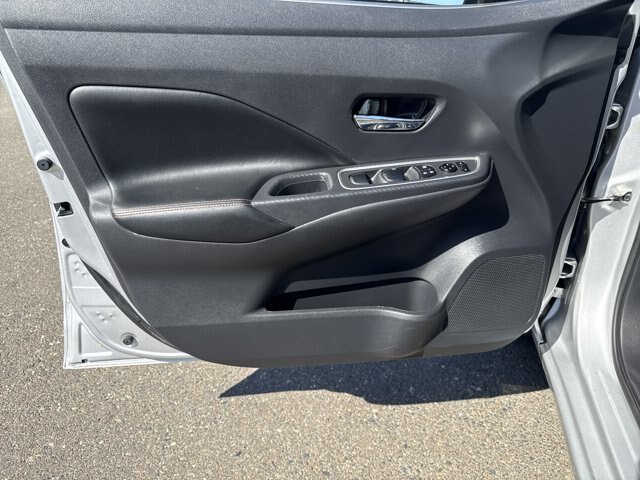 Used 2024 Nissan Versa SR FWD image 9