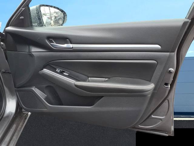 Used 2023 Nissan Altima 2.5 SV FWD image 12