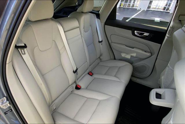 Used 2021 Volvo XC60 T5 Momentum w/ Premium Package image 19