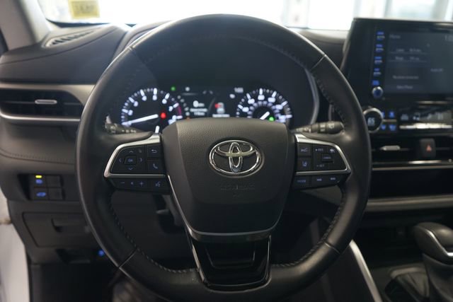 Used 2021 Toyota Highlander XLE AWD/4WD image 21