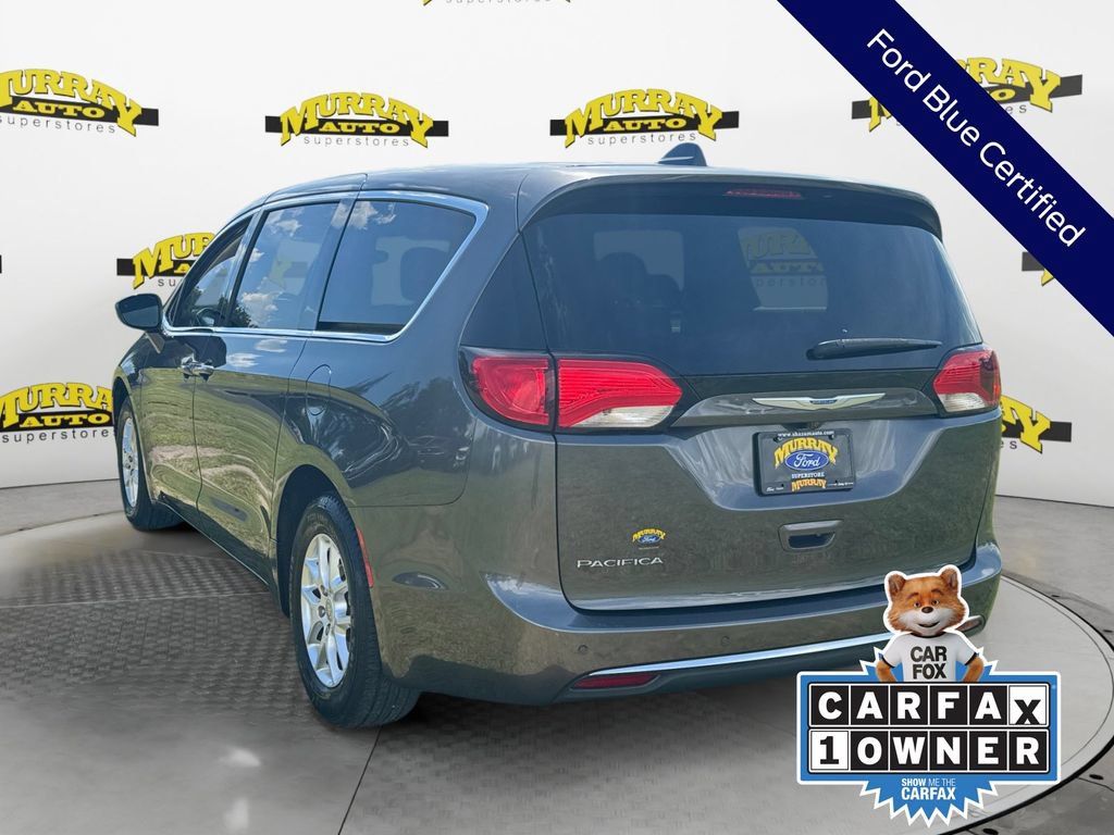 Used 2020 Chrysler Pacifica Touring FWD image 4