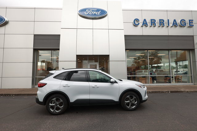 Certified 2025 Ford Escape ST-Line Select w/ Tech Pack #2 AWD/4WD image 2