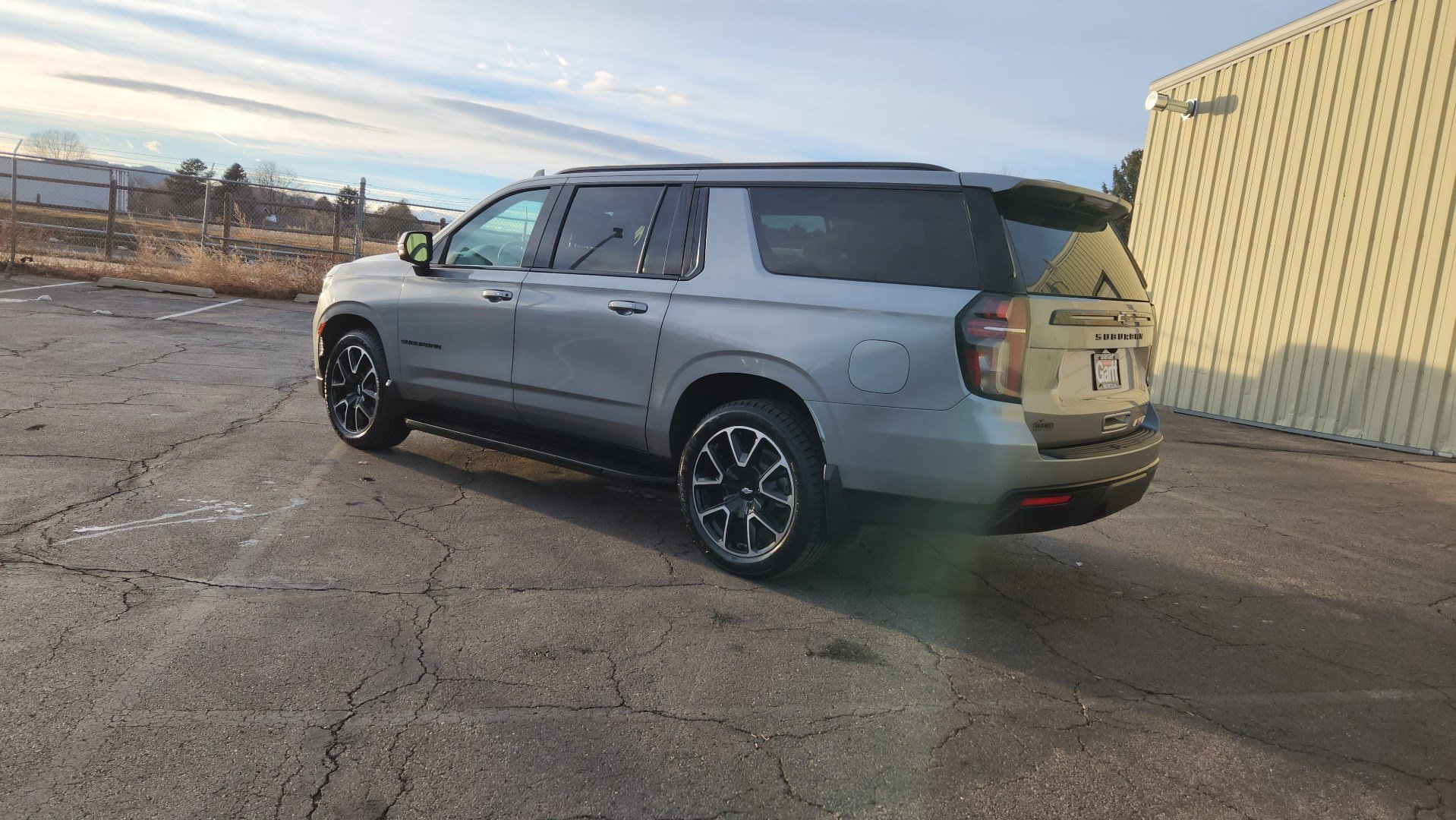 Used 2023 Chevrolet Suburban RST w/ Luxury Package image 9