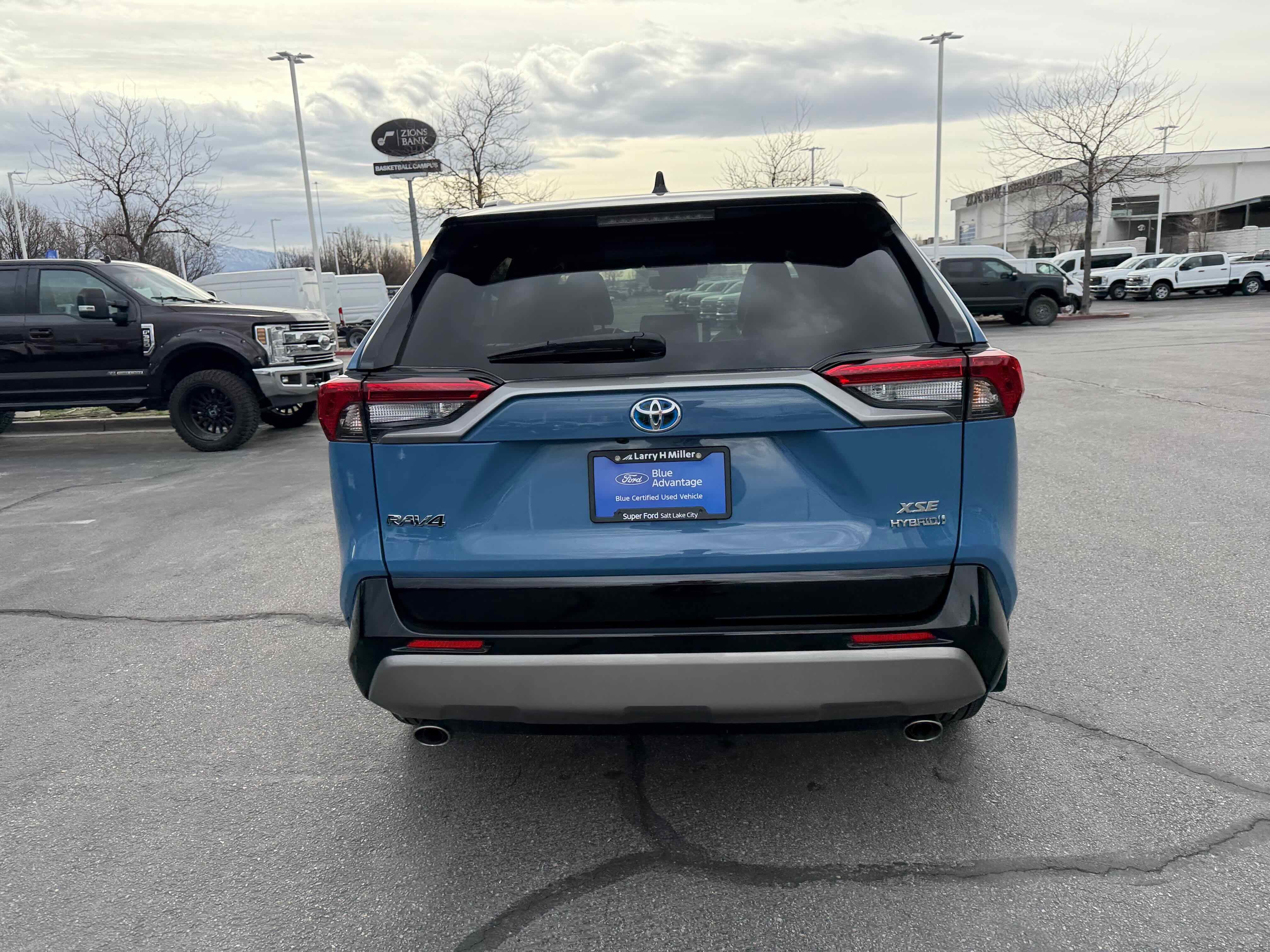 Used 2023 Toyota RAV4 XSE w/ XSE Grade Weather Package image 4