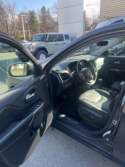 Used 2019 Jeep Cherokee Limited AWD/4WD image 17