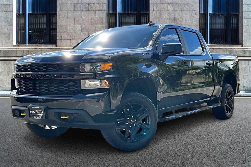 Used 2022 Chevrolet Silverado 1500 Custom Trail Boss w/ LPO, Dark Essentials Package image 2