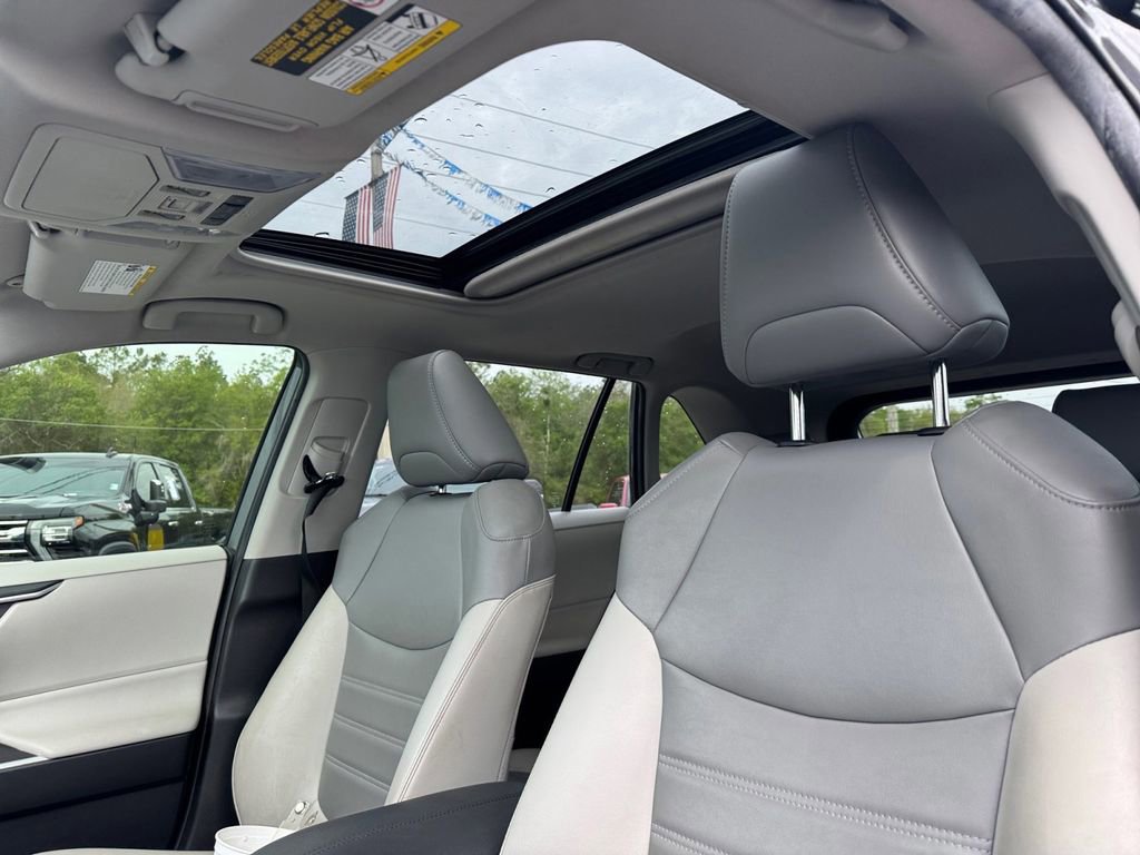 Used 2022 Toyota RAV4 XLE Premium AWD/4WD image 39