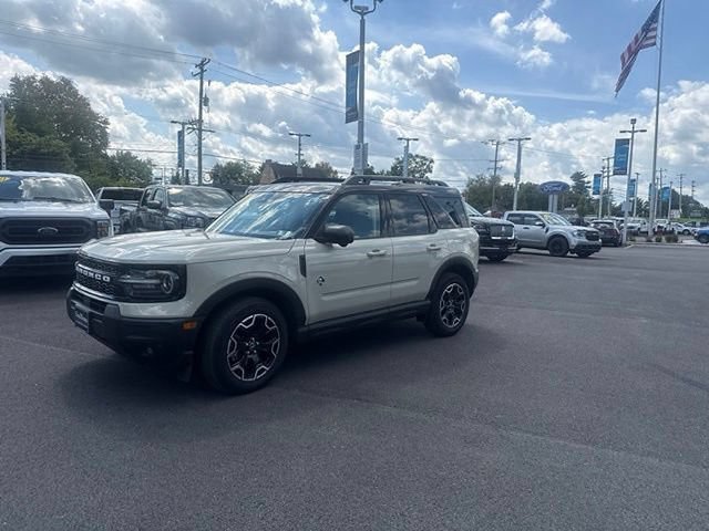Certified 2025 Ford Bronco Sport Outer Banks w/ Outer Banks Tech Package+ AWD/4WD image 3