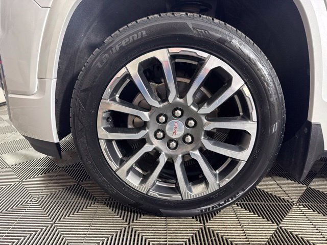 Used 2020 GMC Acadia Denali w/ Technology Package AWD/4WD image 9