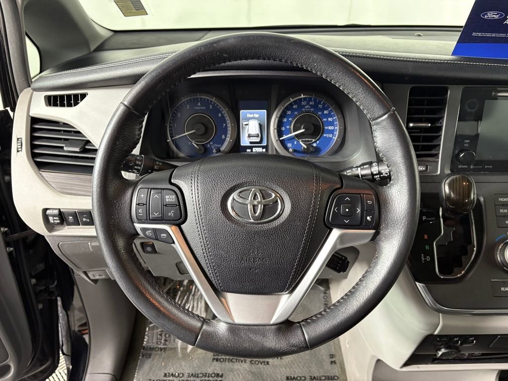 Used 2017 Toyota Sienna AWD image 16