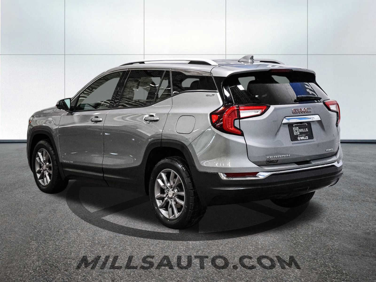 Used 2024 GMC Terrain SLT image 8