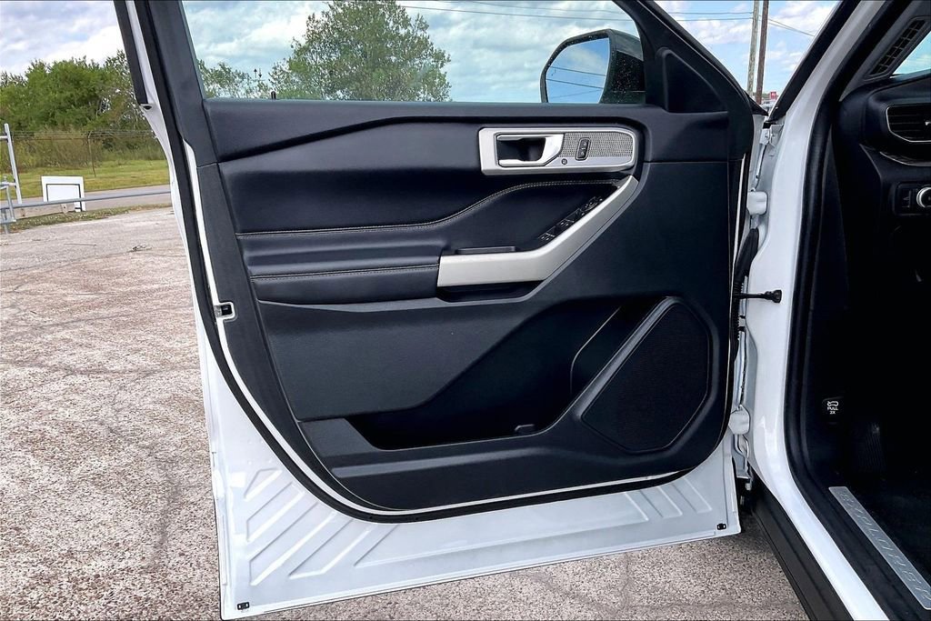 Certified 2022 Ford Explorer Limited RWD image 17