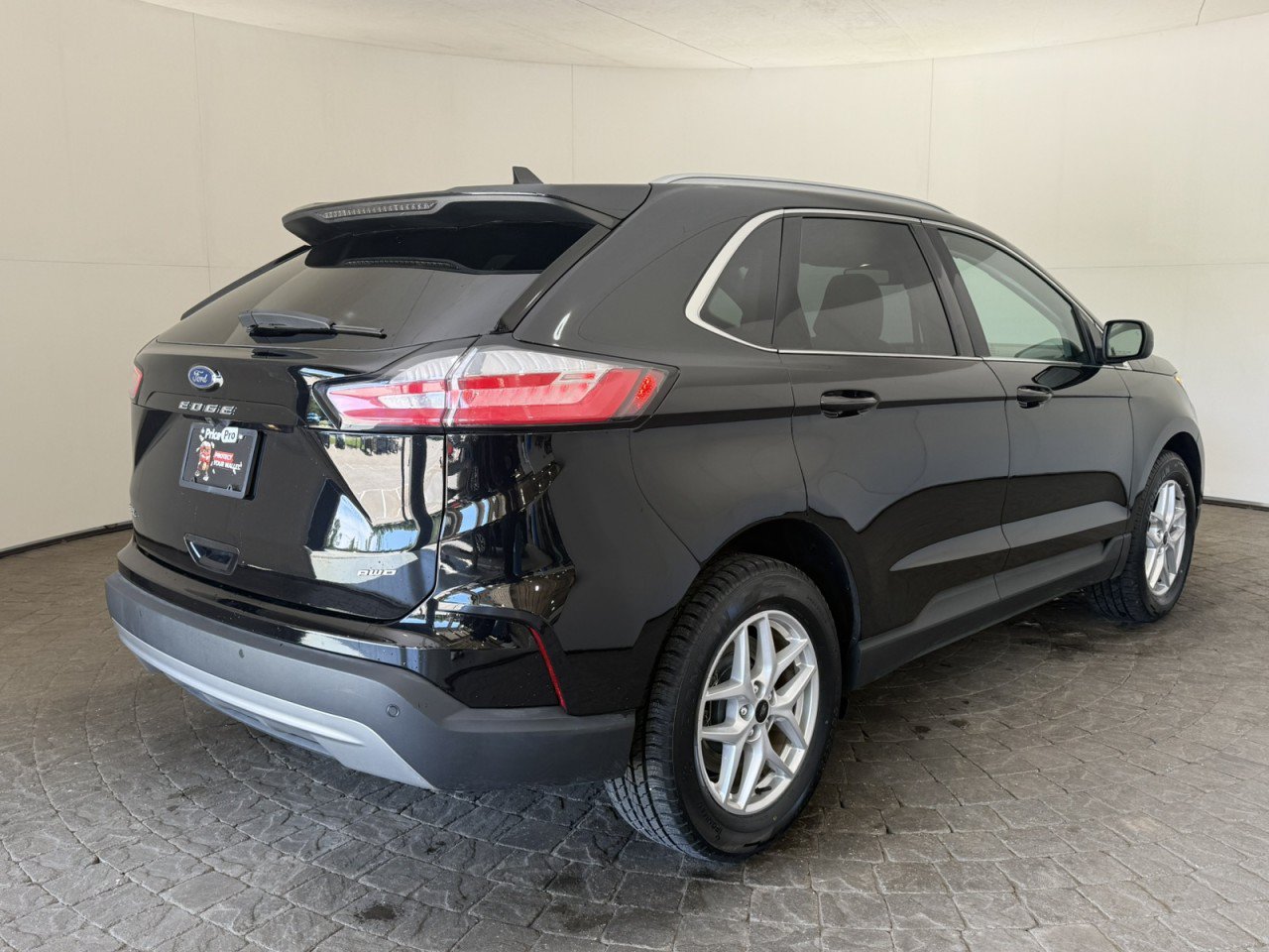 Certified 2023 Ford Edge SEL w/ Convenience Package AWD/4WD image 9