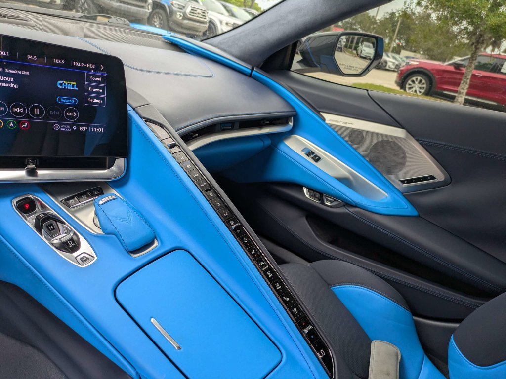 Used 2021 Chevrolet Corvette Stingray Premium Conv w/ Z51 Performance Package RWD image 16