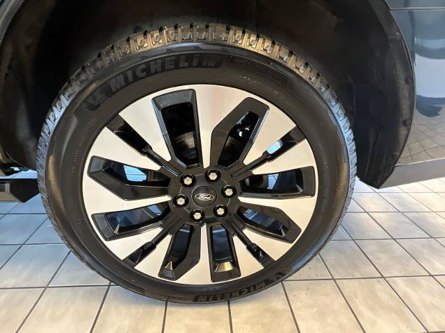 Certified 2025 Ford Expedition Platinum w/ Driver's Package AWD/4WD image 29